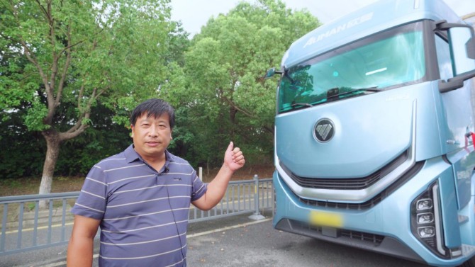 百公里省5L+油！老司机李师傅：欧曼银河9油钱省得值 动力用得爽